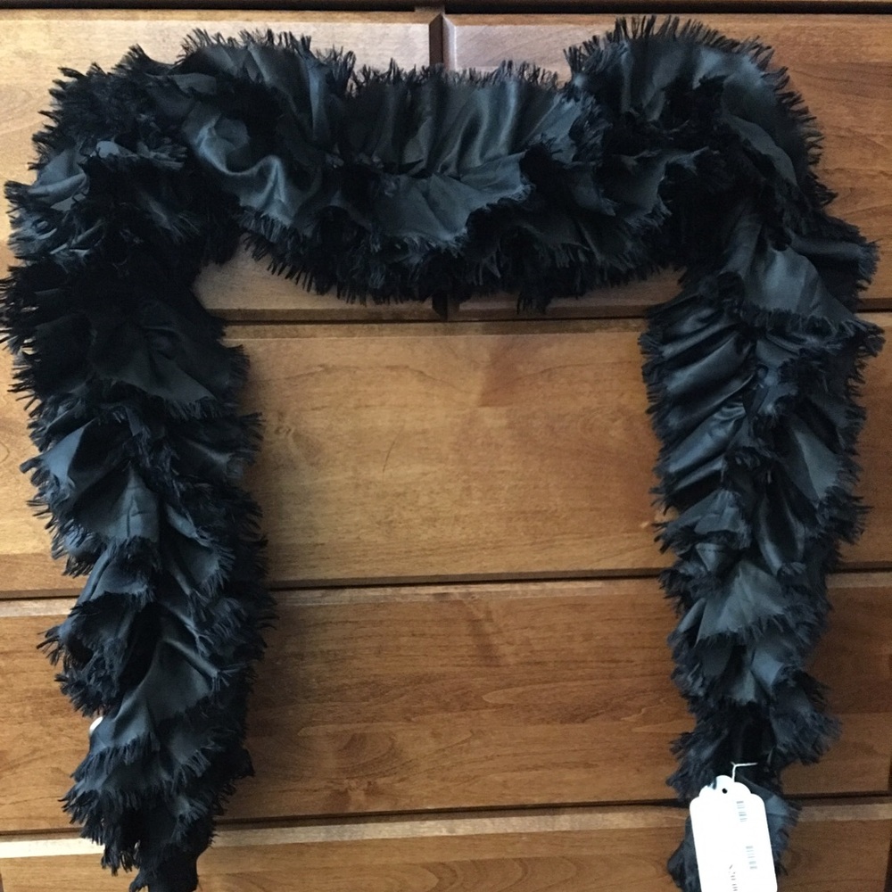 Wavy Classic Black Boa Wrap